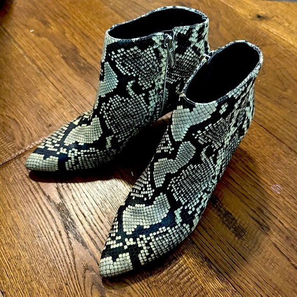 Sam Edelman | Shoes | Sam Edelman Snakeskin Kirby Ankle Bootie Size 8 ...